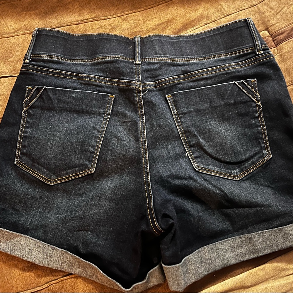 Women’s Apt. 9 Tummy Control Slimming Mid Rise Shorts Size 14 Medium Wash